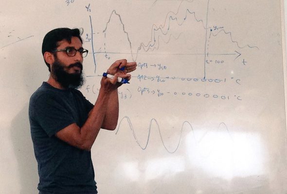 Bedartha Goswami presenting time series analysis