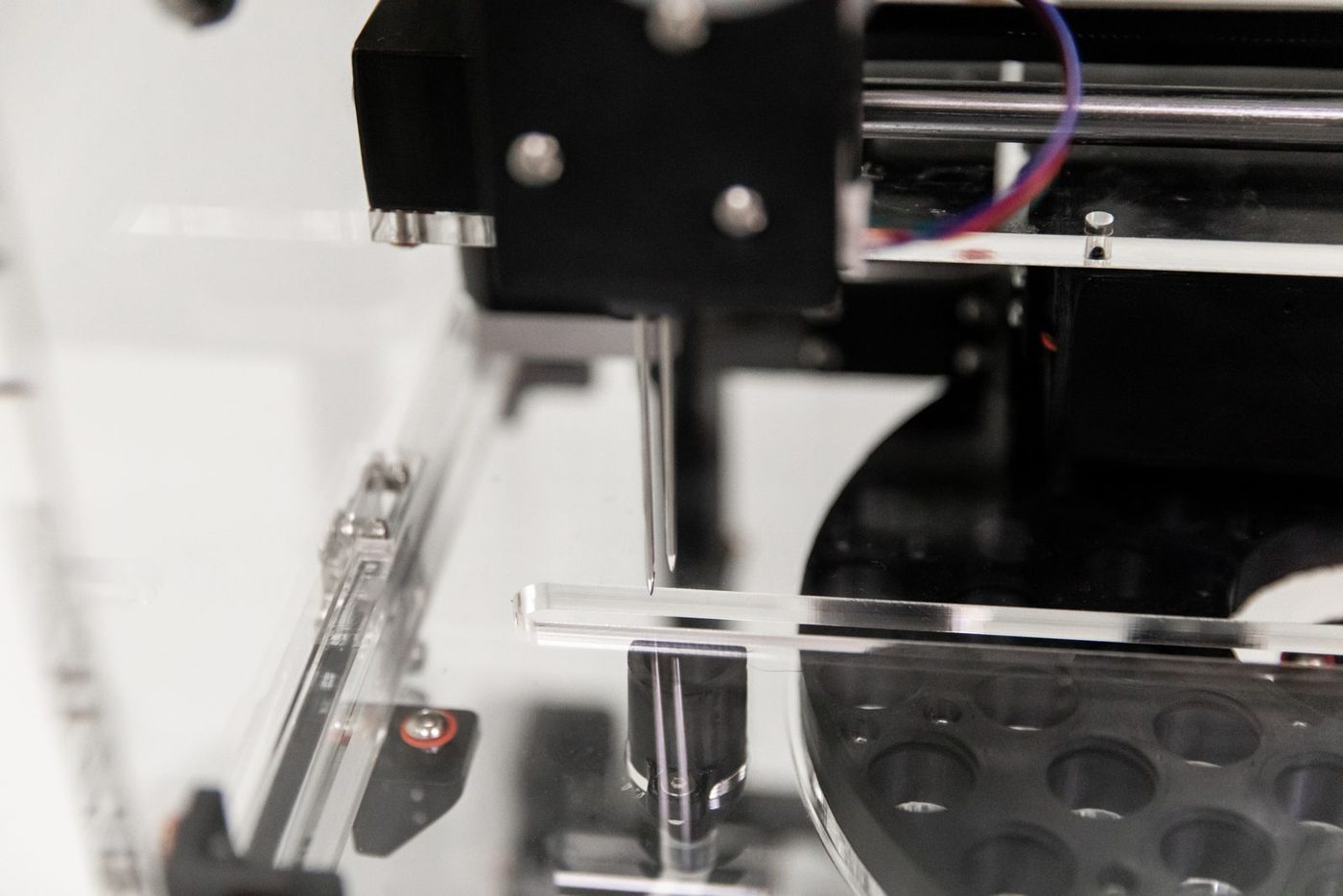SYP Mark III autosampler: the sampling needle above the vial carousel